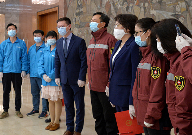 Прошла је само прва фаза, нема опуштања: Кинески стручњаци упозоравају да је и даље неопходан опрез